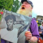Terry Steeves - SimonTownshend-fan-Ottawa-2014